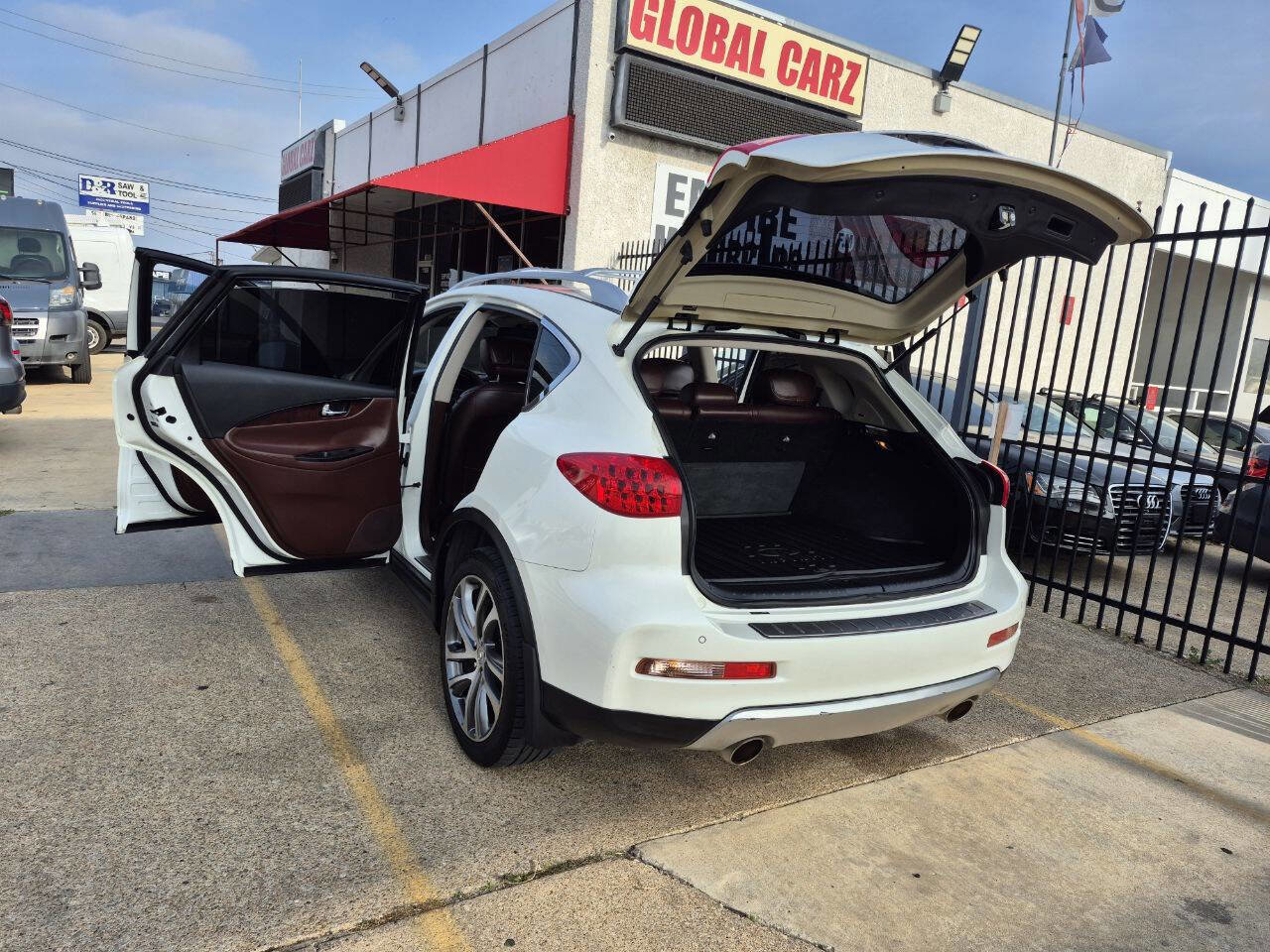 Used 2016 INFINITI QX50 2WD w/ Deluxe Touring Package image 10
