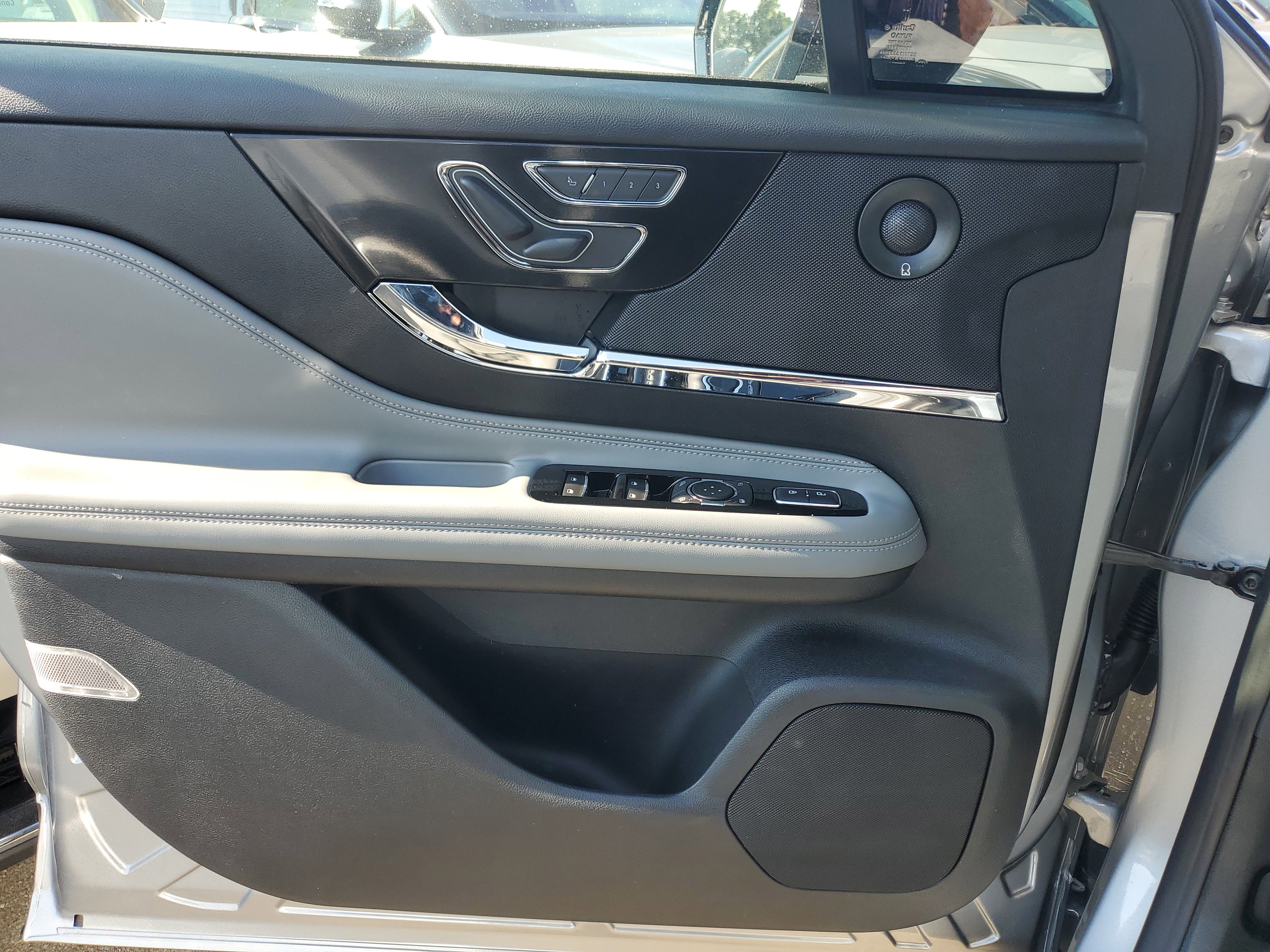 Certified 2022 Lincoln Corsair Reserve w/ Equipment Group 201A image 14