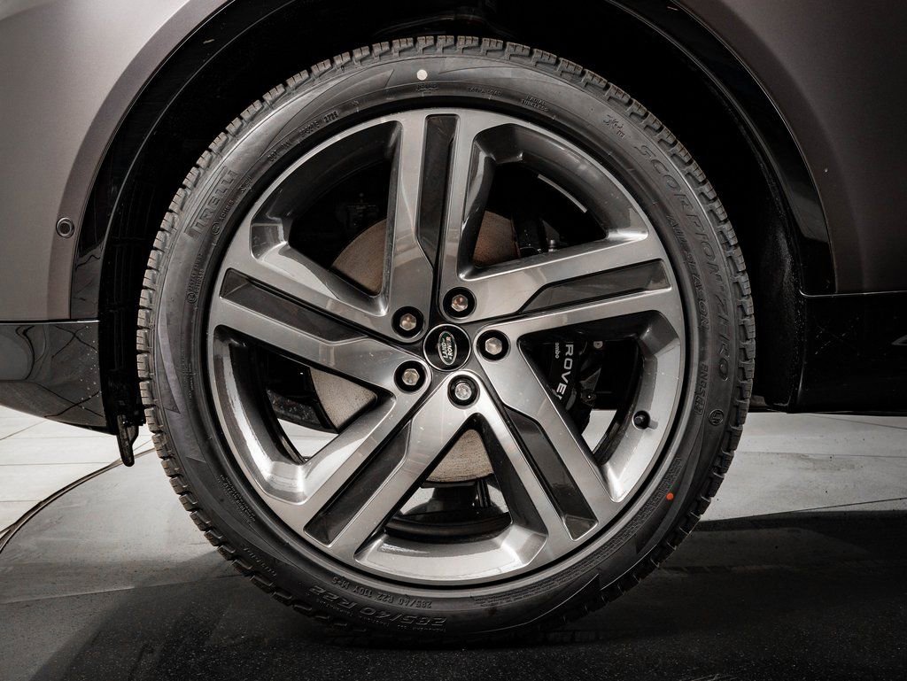 New 2026 Land Rover Discovery Limited Edition image 13