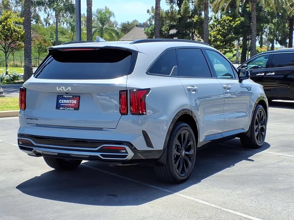 Certified 2023 Kia Sorento SX FWD image 5