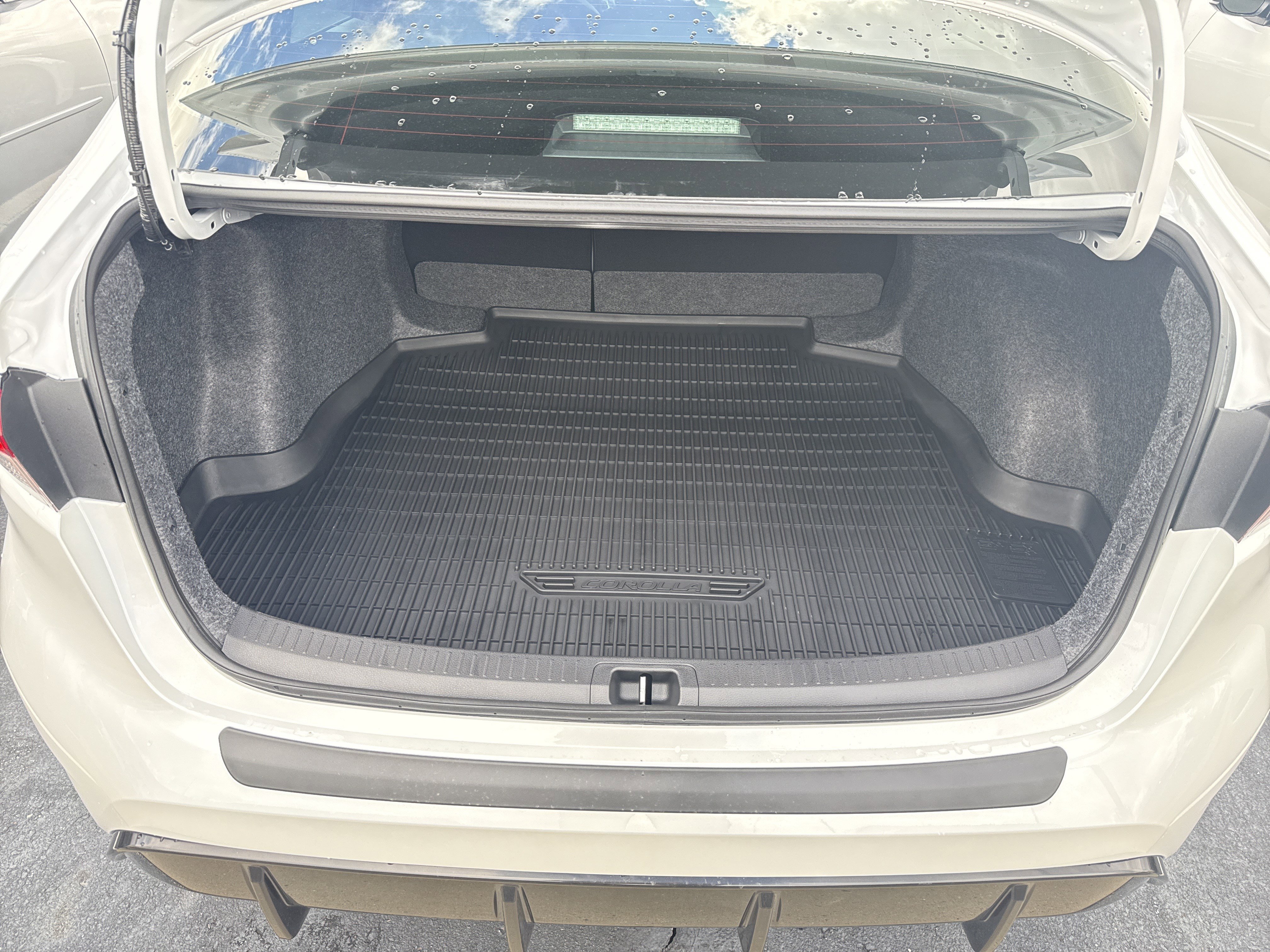 Used 2026 Toyota Corolla SE w/ SE Package FWD image 32