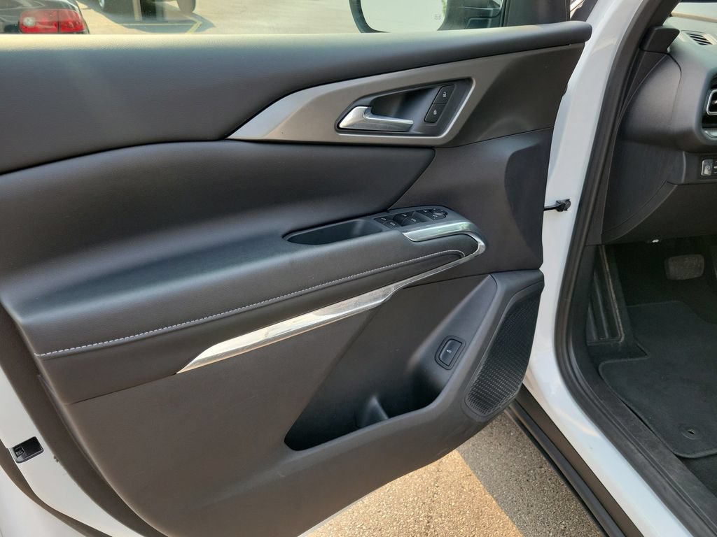 Used 2026 Chevrolet Traverse LT FWD image 25