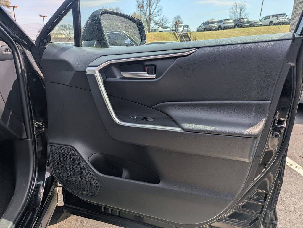 Used 2025 Toyota RAV4 XLE image 34