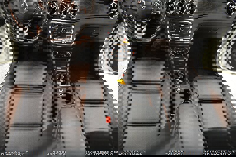 Used 2018 Mercedes-Benz GLA 250 4MATIC w/ Premium Package image 18