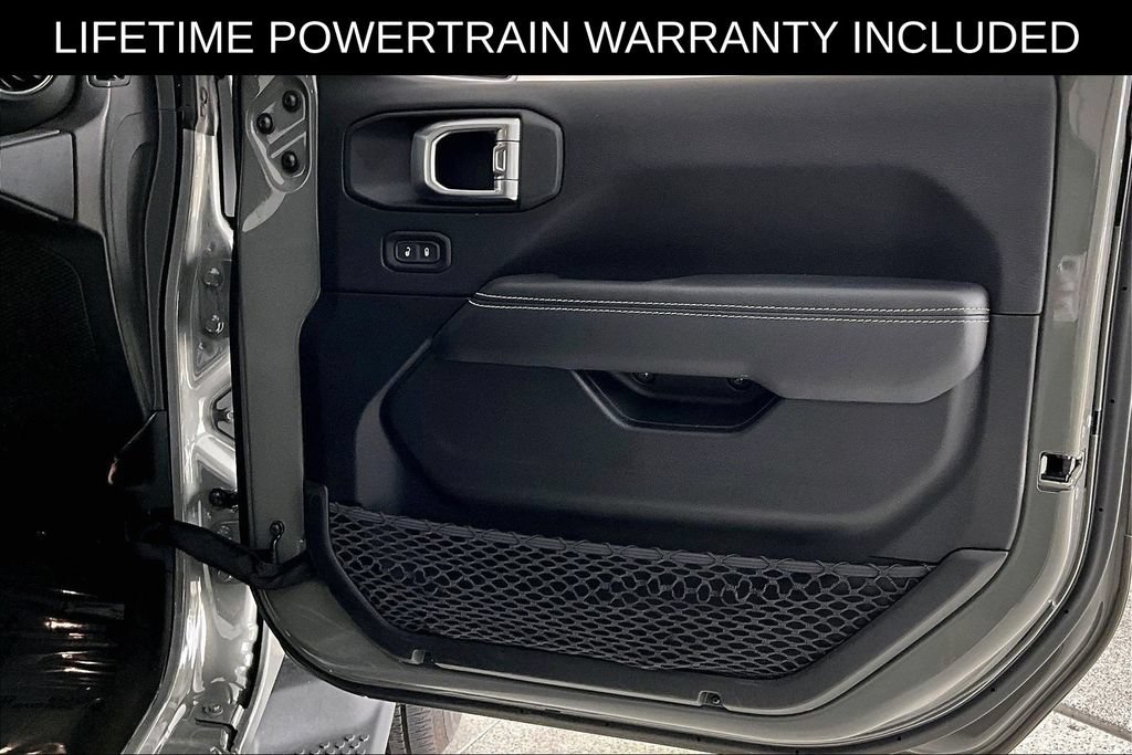 Used 2023 Jeep Wrangler Unlimited Sahara AWD/4WD image 26