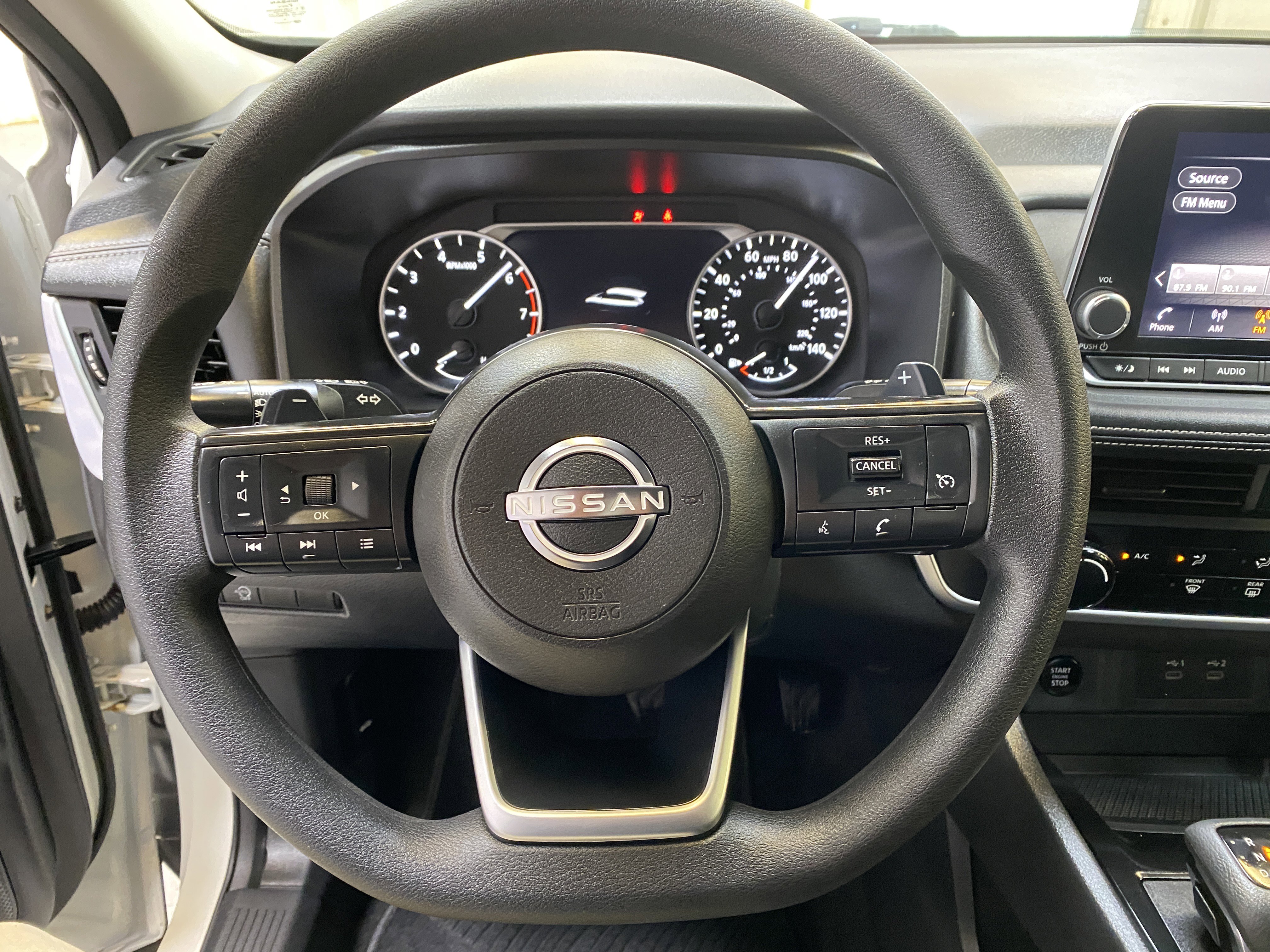 Used 2024 Nissan Rogue S image 30