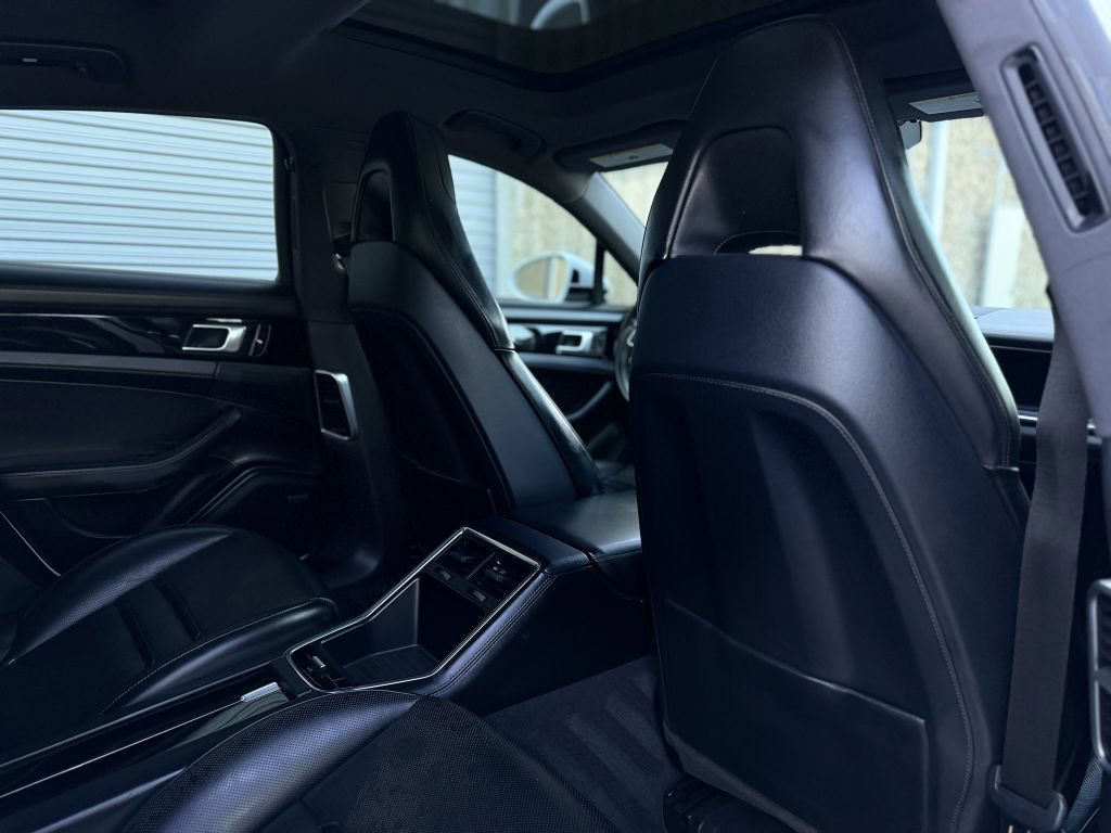 Used 2018 Porsche Panamera 4 w/ Premium Package AWD/4WD image 28