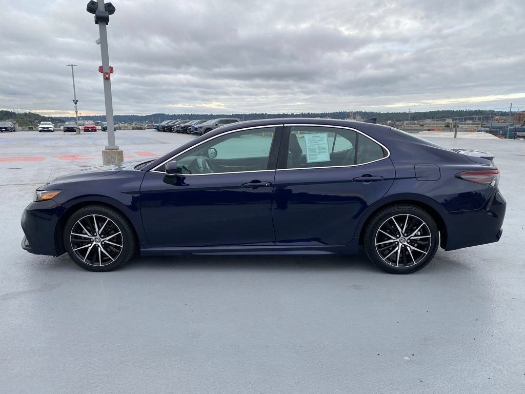 Used 2021 Toyota Camry SE w/ Cold Weather Package AWD/4WD image 5