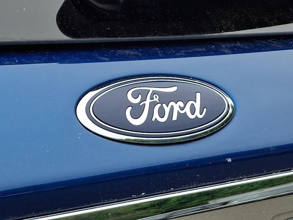 Certified 2022 Ford Explorer XLT w/ Equipment Group 202A AWD/4WD image 30