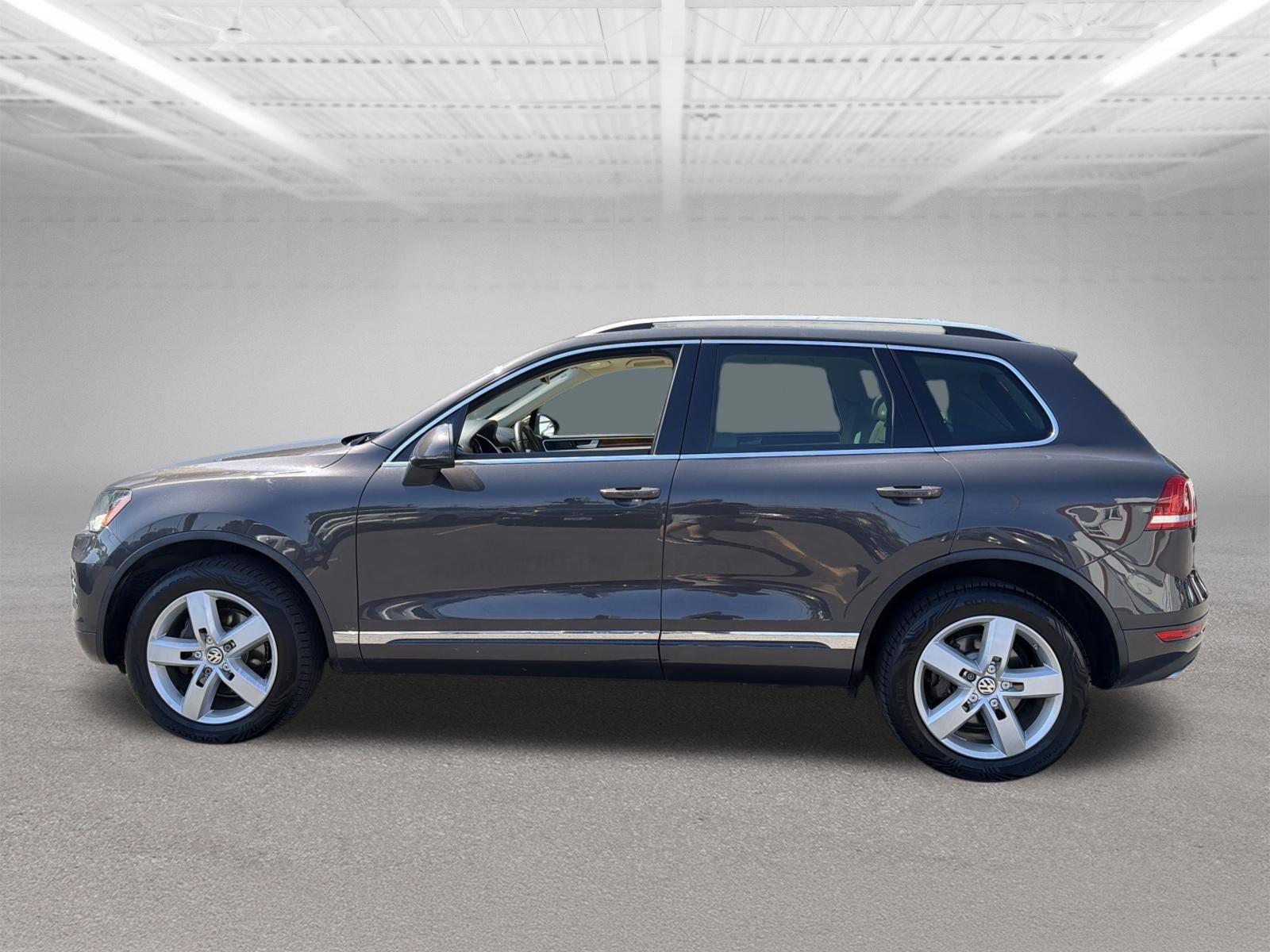 Used 2012 Volkswagen Touareg TDI AWD/4WD image 2
