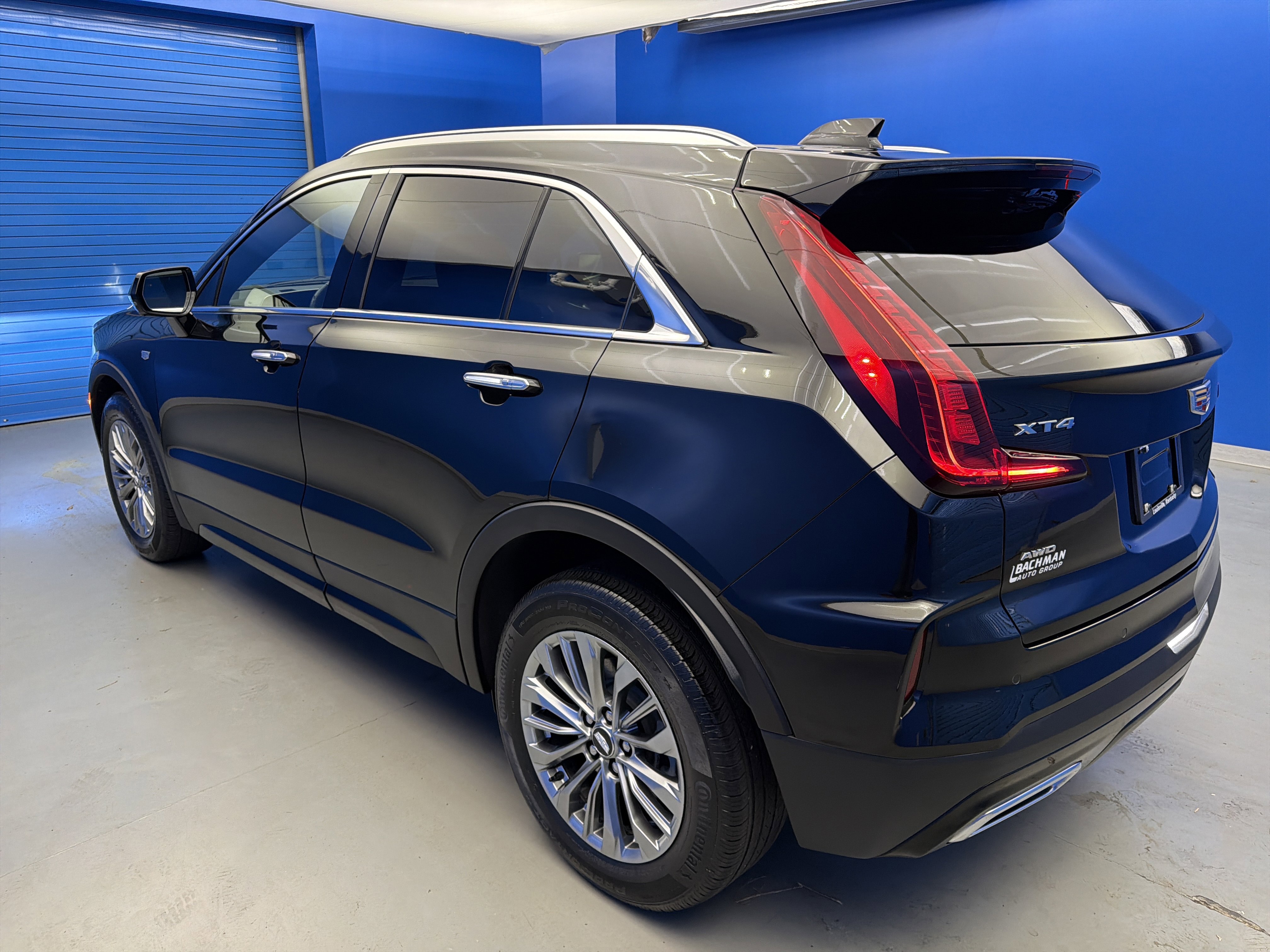 Used 2025 Cadillac XT4 Premium Luxury w/ Cold Weather Package AWD/4WD image 5