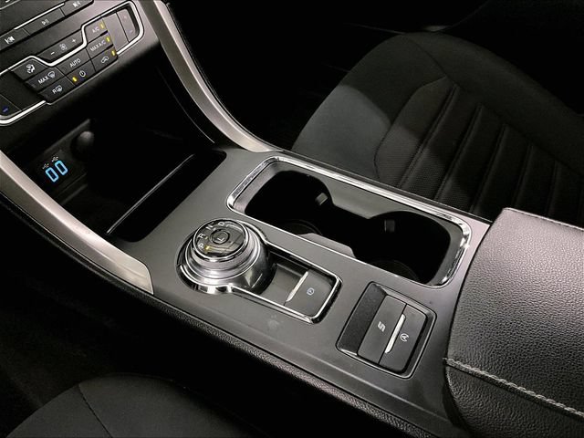 Used 2020 Ford Fusion SE FWD image 16