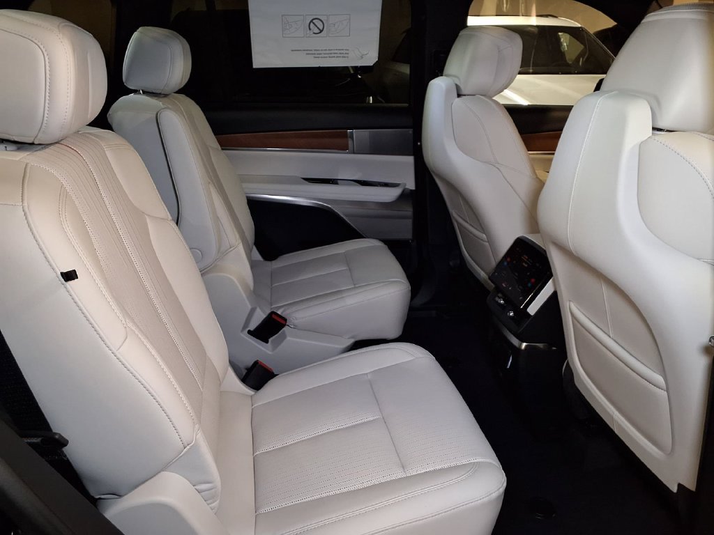 New 2027 Cadillac Vistiq Sport AWD/4WD image 7