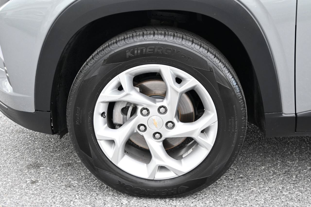 Used 2024 Chevrolet Trax LS w/ LS Convenience Package FWD image 15