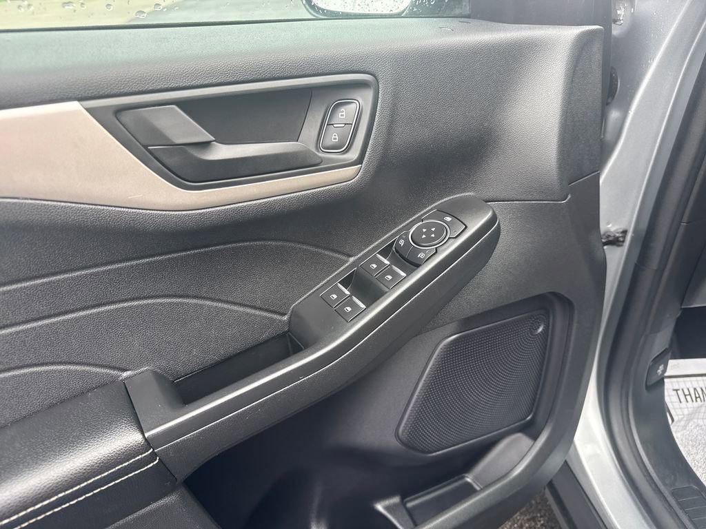 Used 2022 Ford Escape SE w/ Cold Weather Package image 25