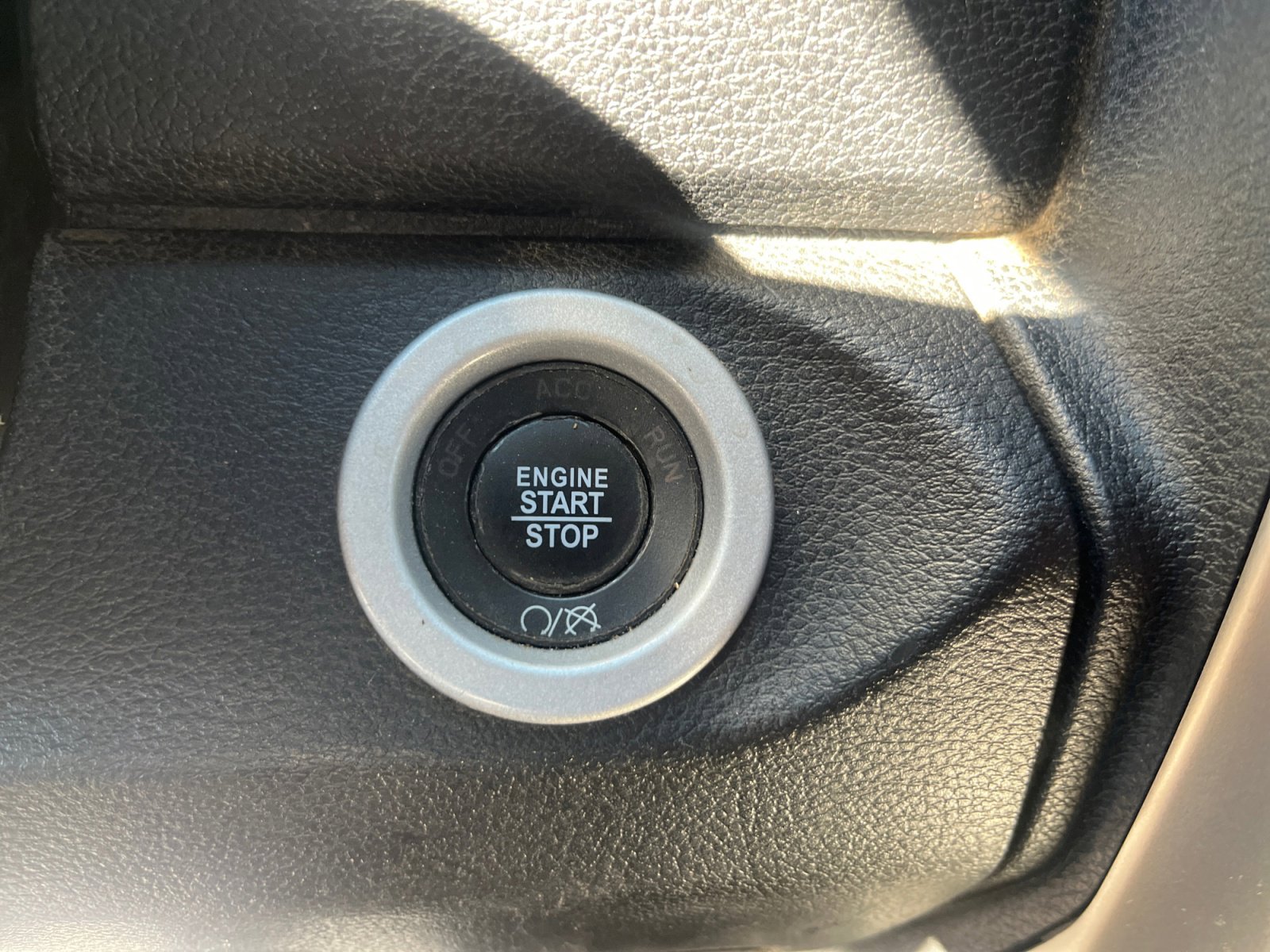 Used 2018 RAM 1500 Laramie w/ Convenience Group image 19