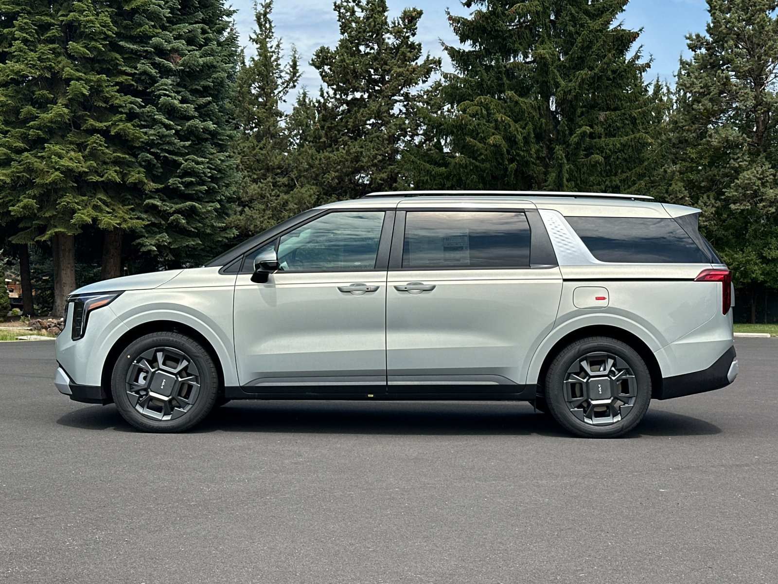 New 2026 Kia Carnival EX FWD image 7