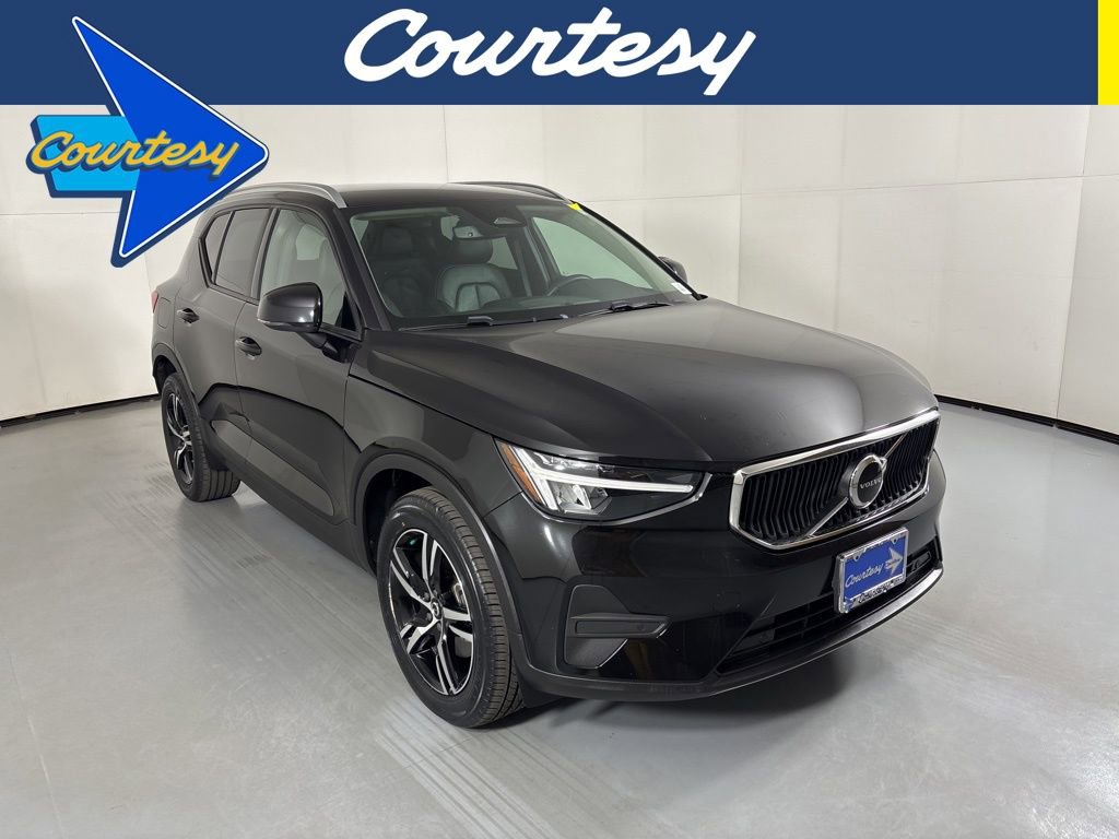 Used 2023 Volvo XC40 B5 Core w/ Protection Package Premier image 1