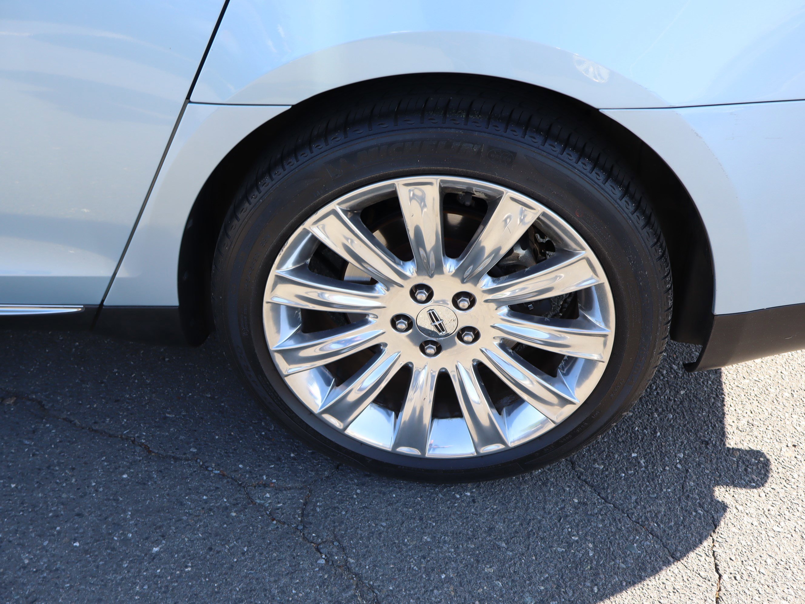 Used 2009 Lincoln MKS image 39