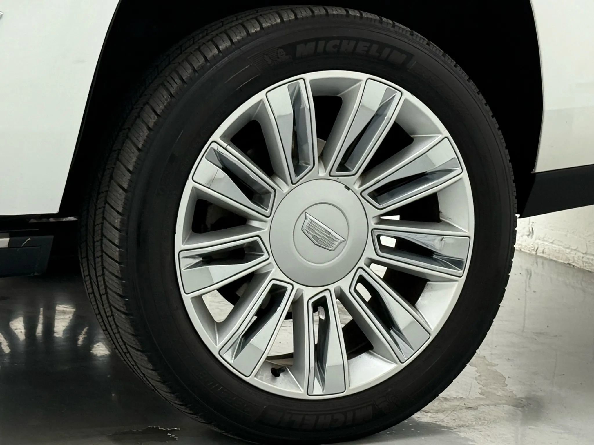 Used 2019 Cadillac Escalade Platinum image 45