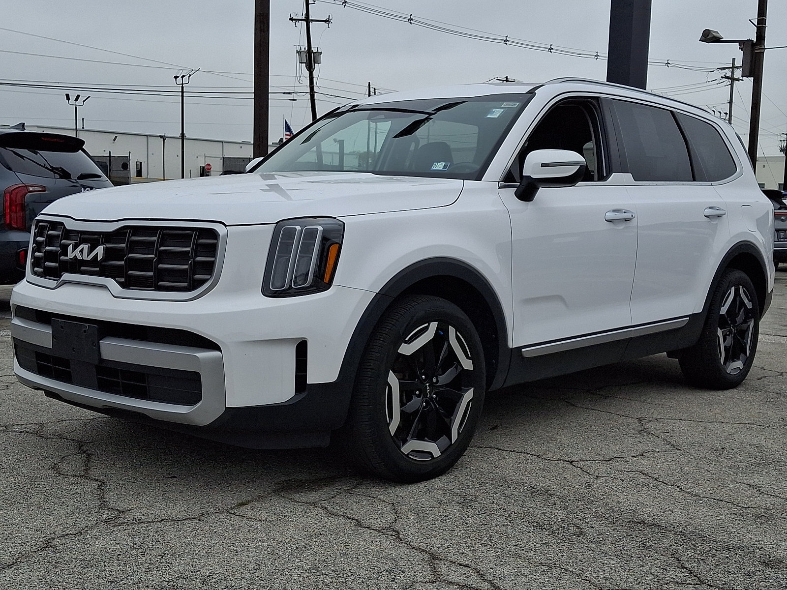 Certified 2024 Kia Telluride S w/ S Sunroof Package AWD/4WD image 3
