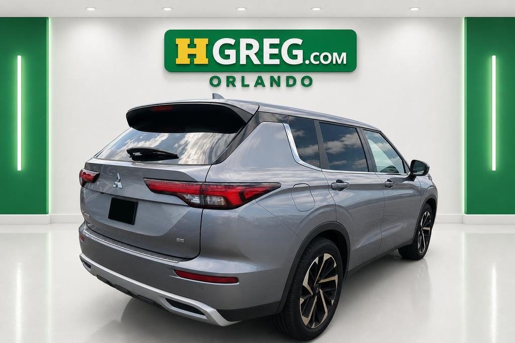 Used 2022 Mitsubishi Outlander SE AWD/4WD image 2