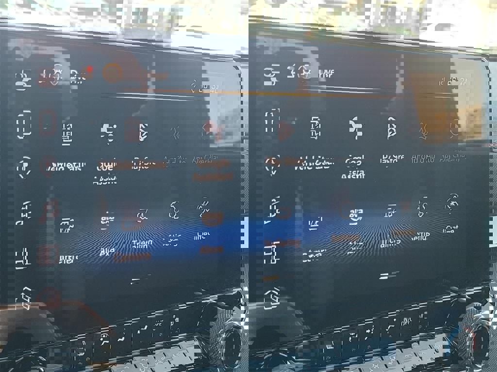 Used 2024 Chevrolet Colorado Z71 w/ Z71 Convenience Package 2 image 19