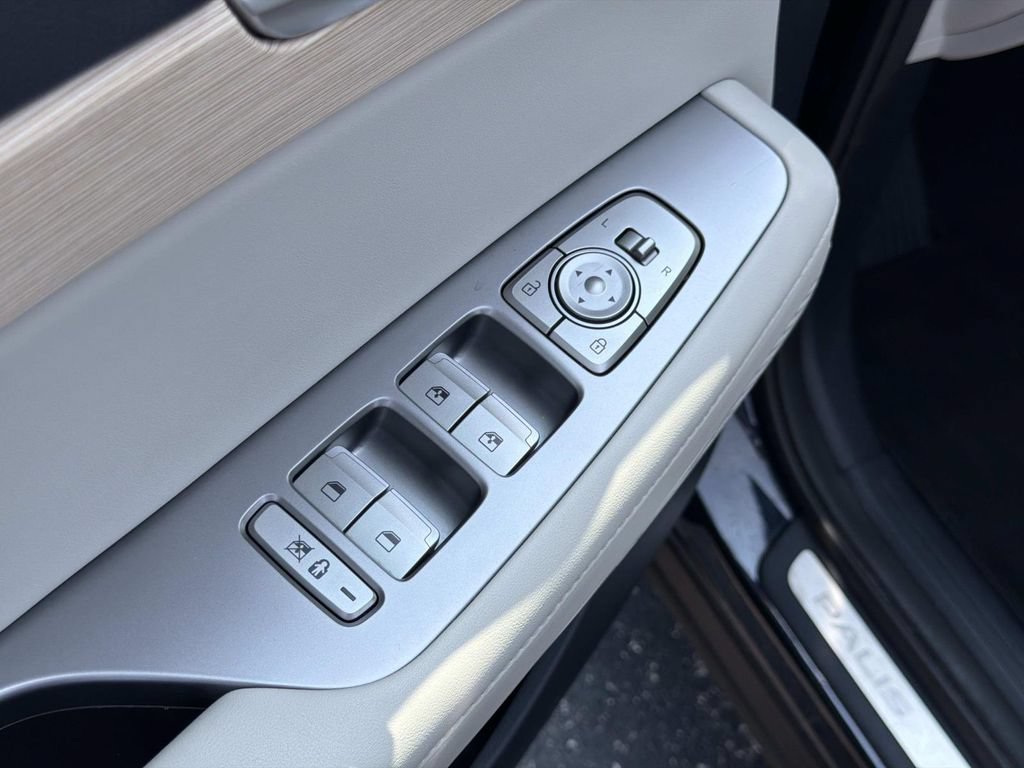 Used 2023 Hyundai Palisade Limited FWD image 18