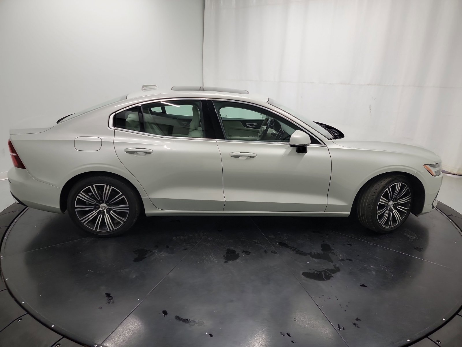 Used 2019 Volvo S60 T5 Inscription image 11