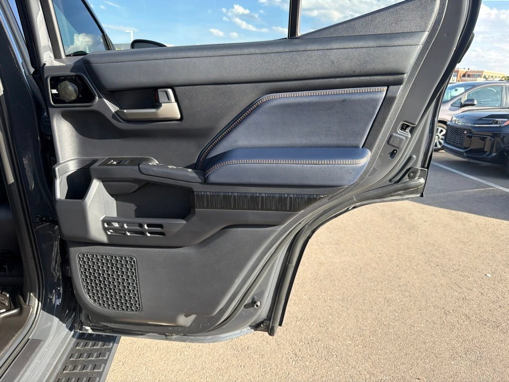Used 2025 Toyota 4Runner Platinum AWD/4WD image 13