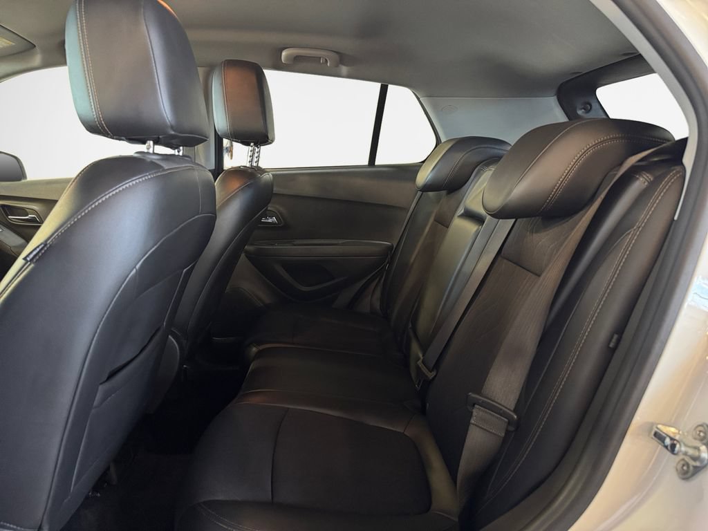Used 2019 Chevrolet Trax LT w/ LT Convenience Package AWD/4WD image 24
