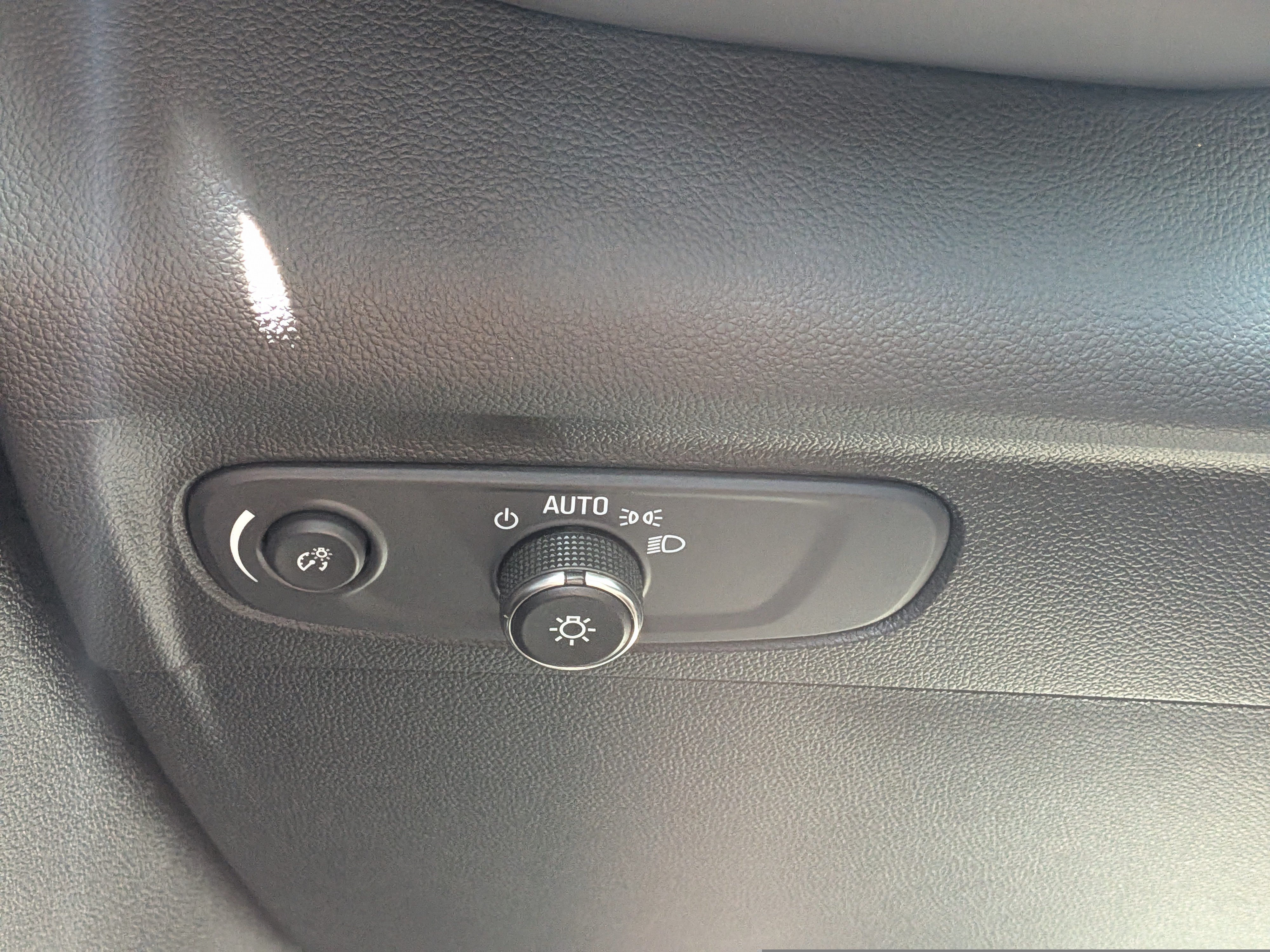 Used 2023 Buick Envision Essence AWD/4WD image 24