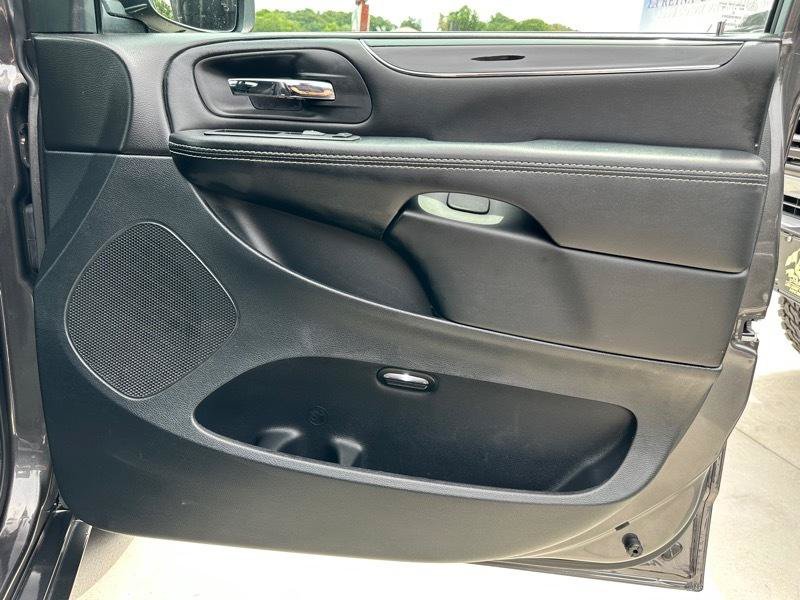 Used 2019 Dodge Grand Caravan SE FWD image 11