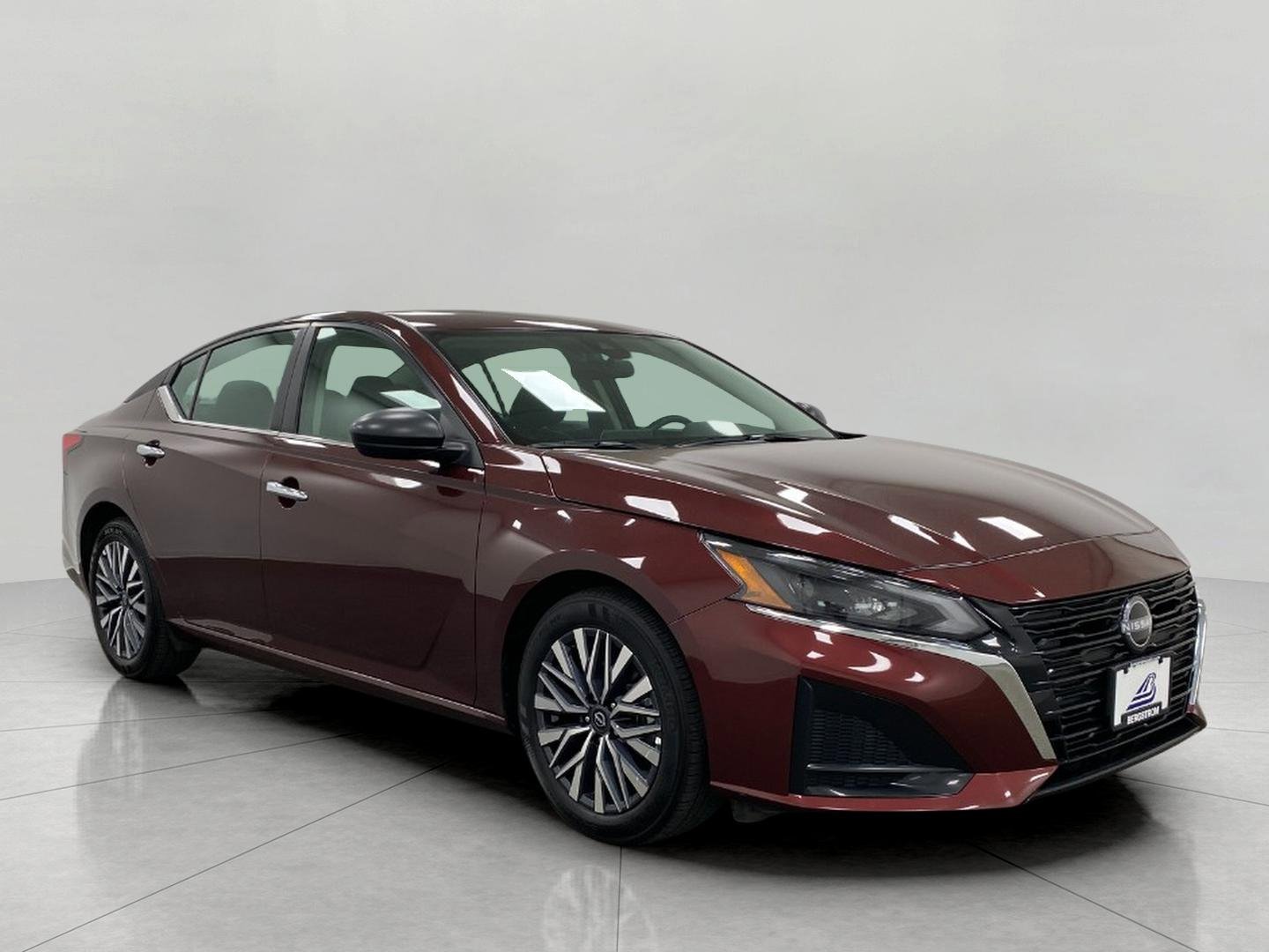 Used 2025 Nissan Altima 2.5 SV FWD image 1