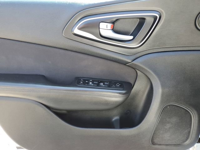 Used 2015 Chrysler 200 Limited w/ Convenience Group FWD image 17