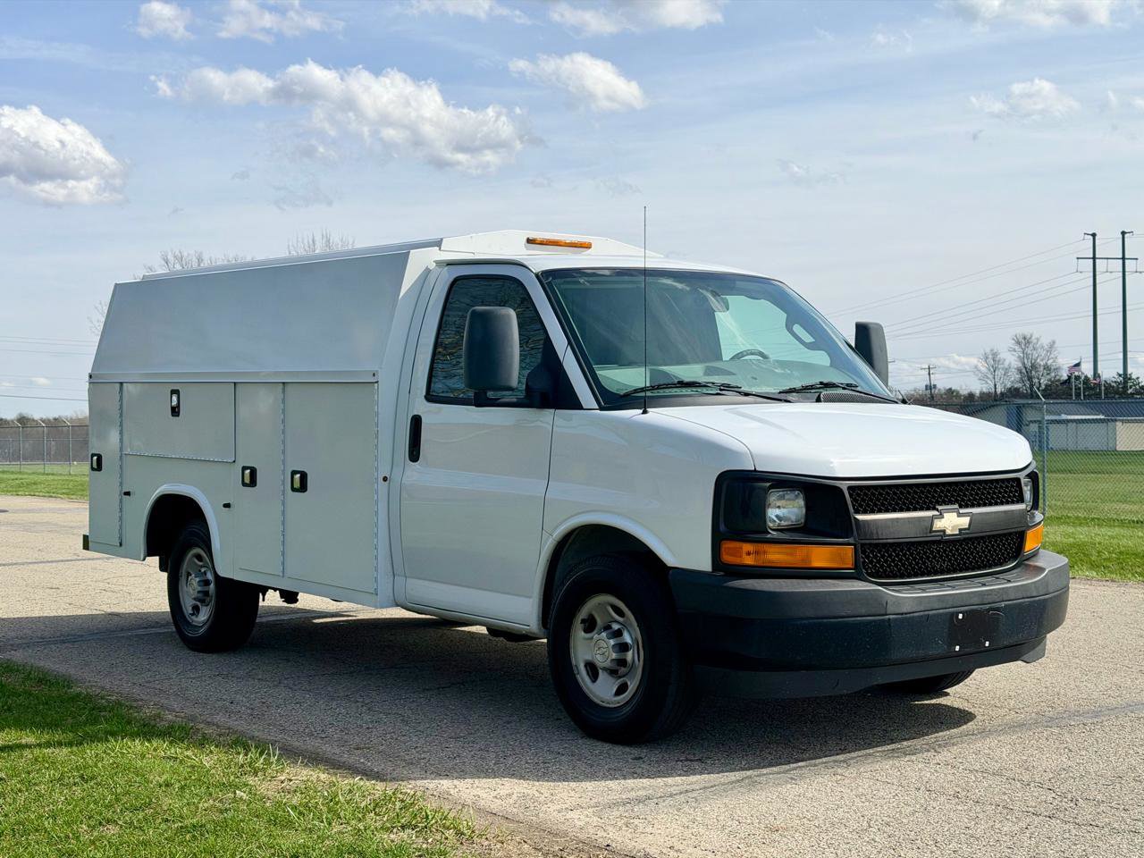 Used 2017 Chevrolet Express 3500 image 8