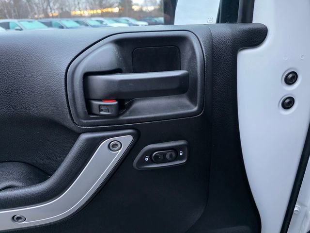 Used 2017 Jeep Wrangler Unlimited Sahara w/ Connectivity Group image 24