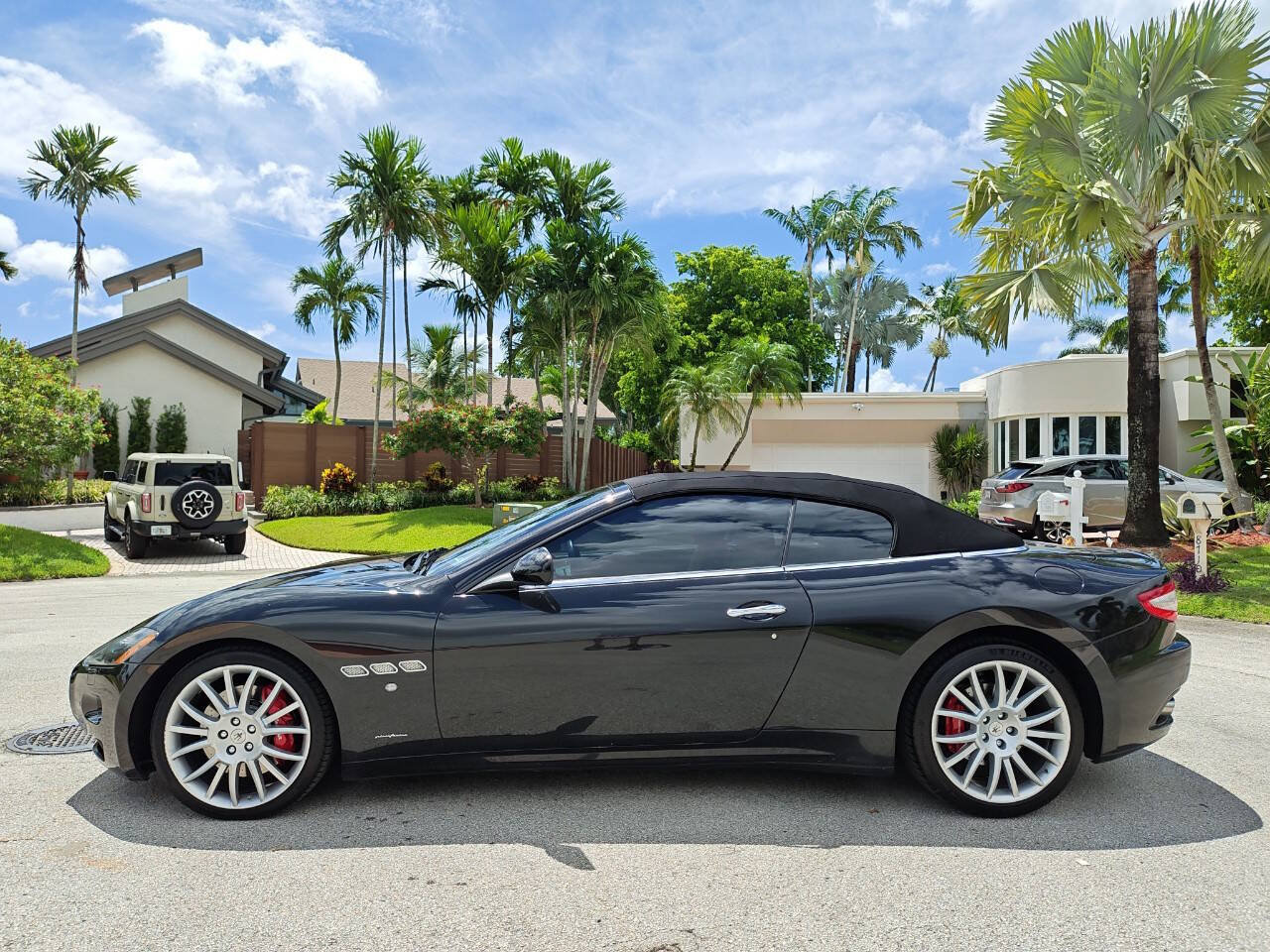 Used 2015 Maserati GranTurismo Convertible RWD image 46