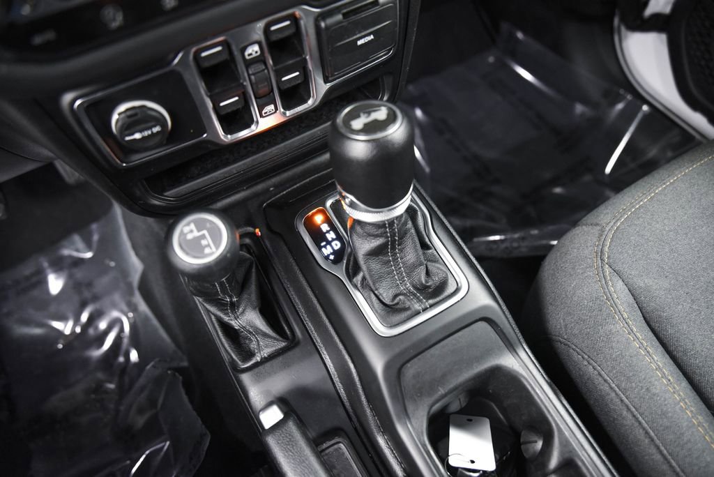 Used 2024 Jeep Wrangler Sahara image 21