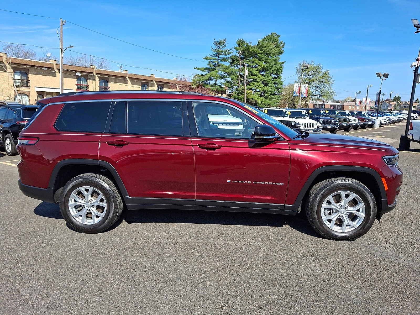 Used 2023 Jeep Grand Cherokee L Limited AWD/4WD image 7
