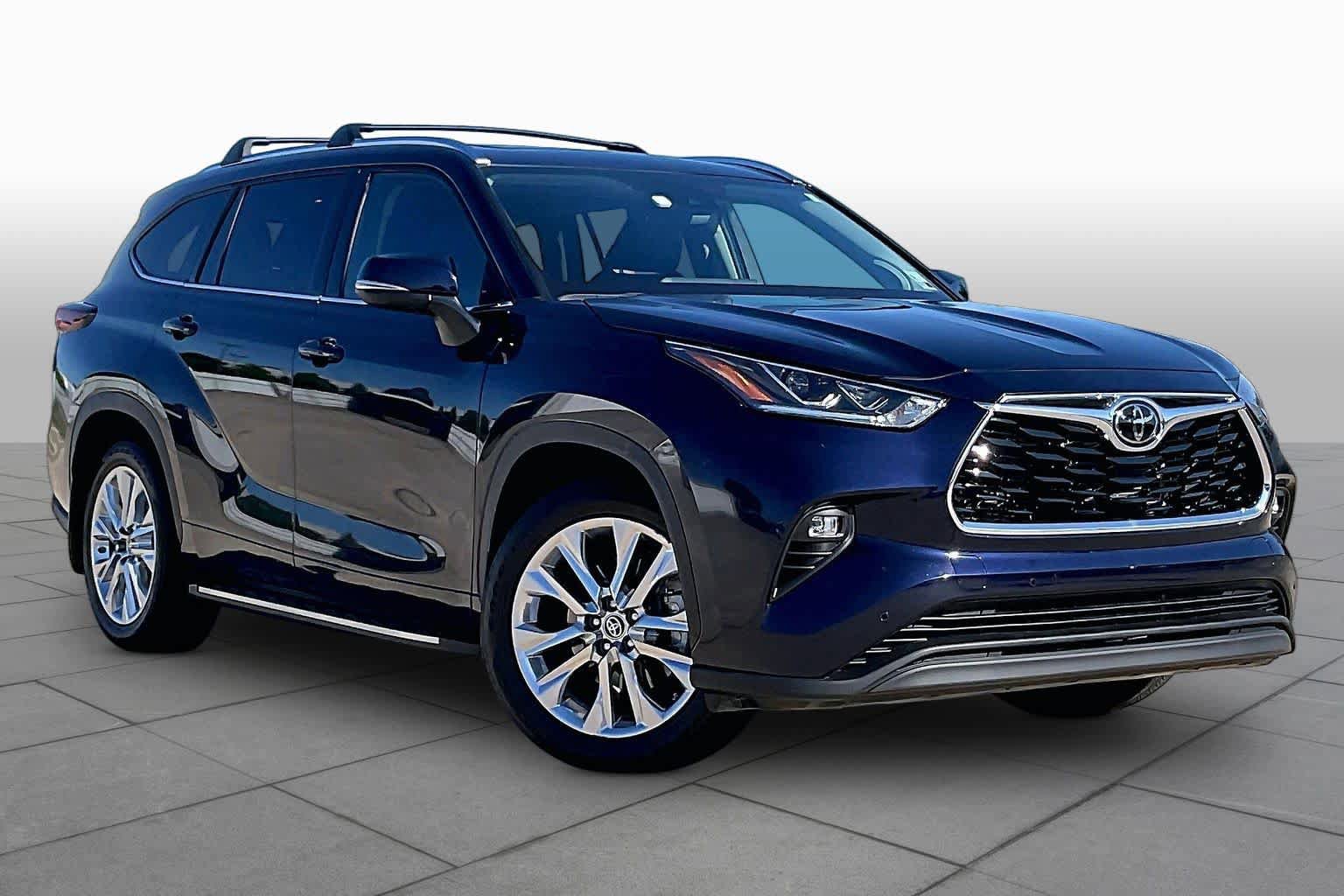 Used 2024 Toyota Highlander Limited AWD/4WD image 4