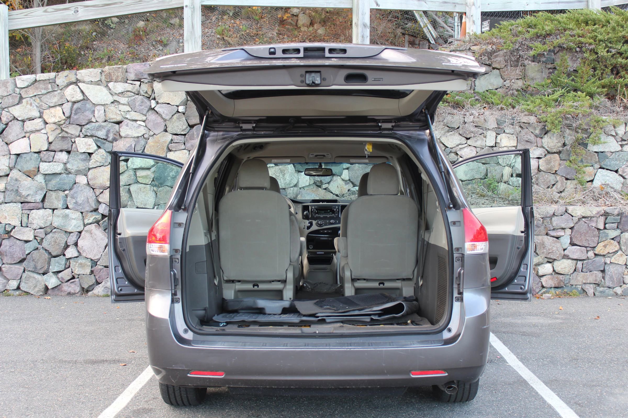 Used 2011 Toyota Sienna LE image 10
