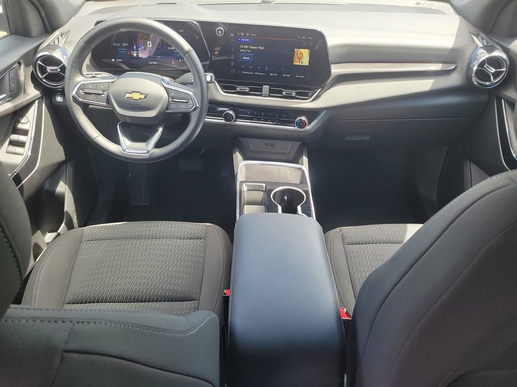 Used 2025 Chevrolet Equinox LT FWD image 11