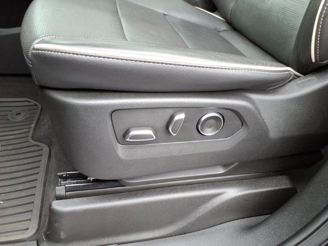 Used 2024 Cadillac Escalade Premium Luxury AWD/4WD image 13