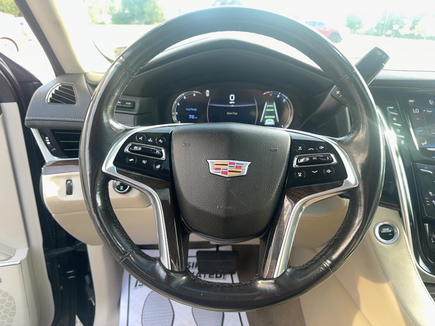 Used 2018 Cadillac Escalade ESV Luxury AWD/4WD image 28