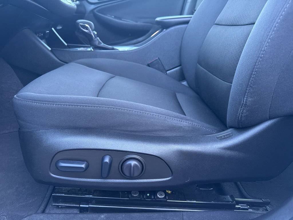 Used 2023 Chevrolet Malibu LT image 16