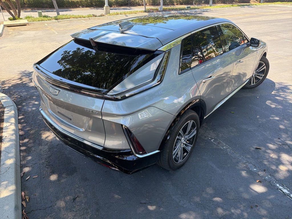 Used 2024 Cadillac Lyriq Luxury AWD/4WD image 4