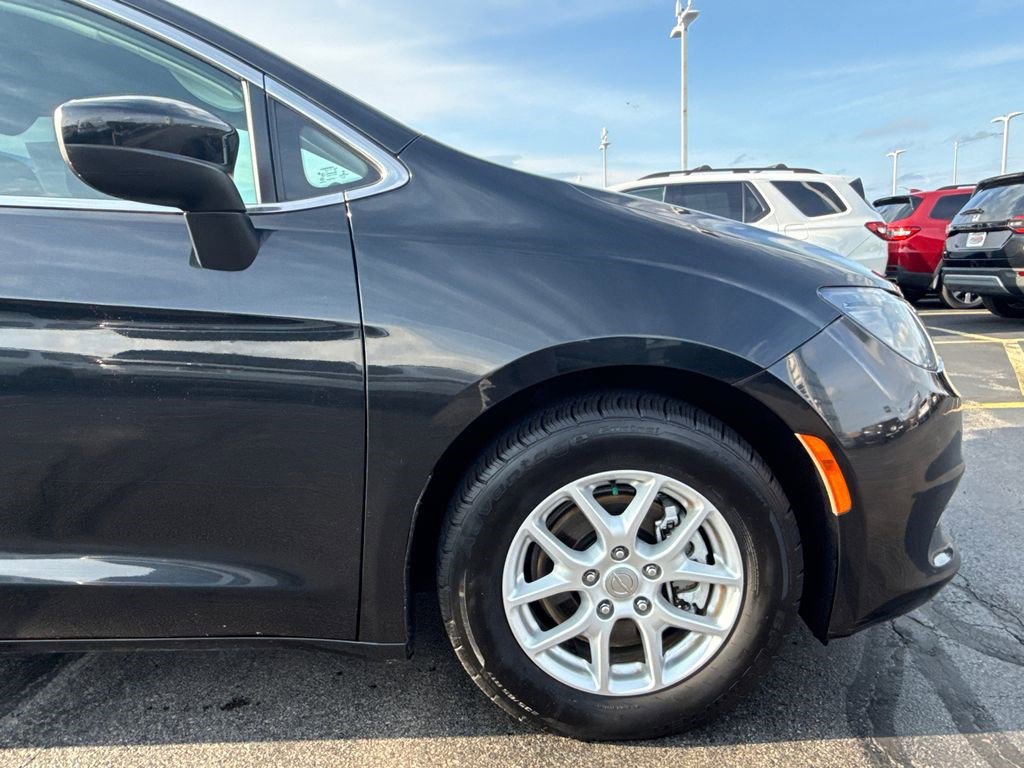 Used 2017 Chrysler Pacifica LX image 15