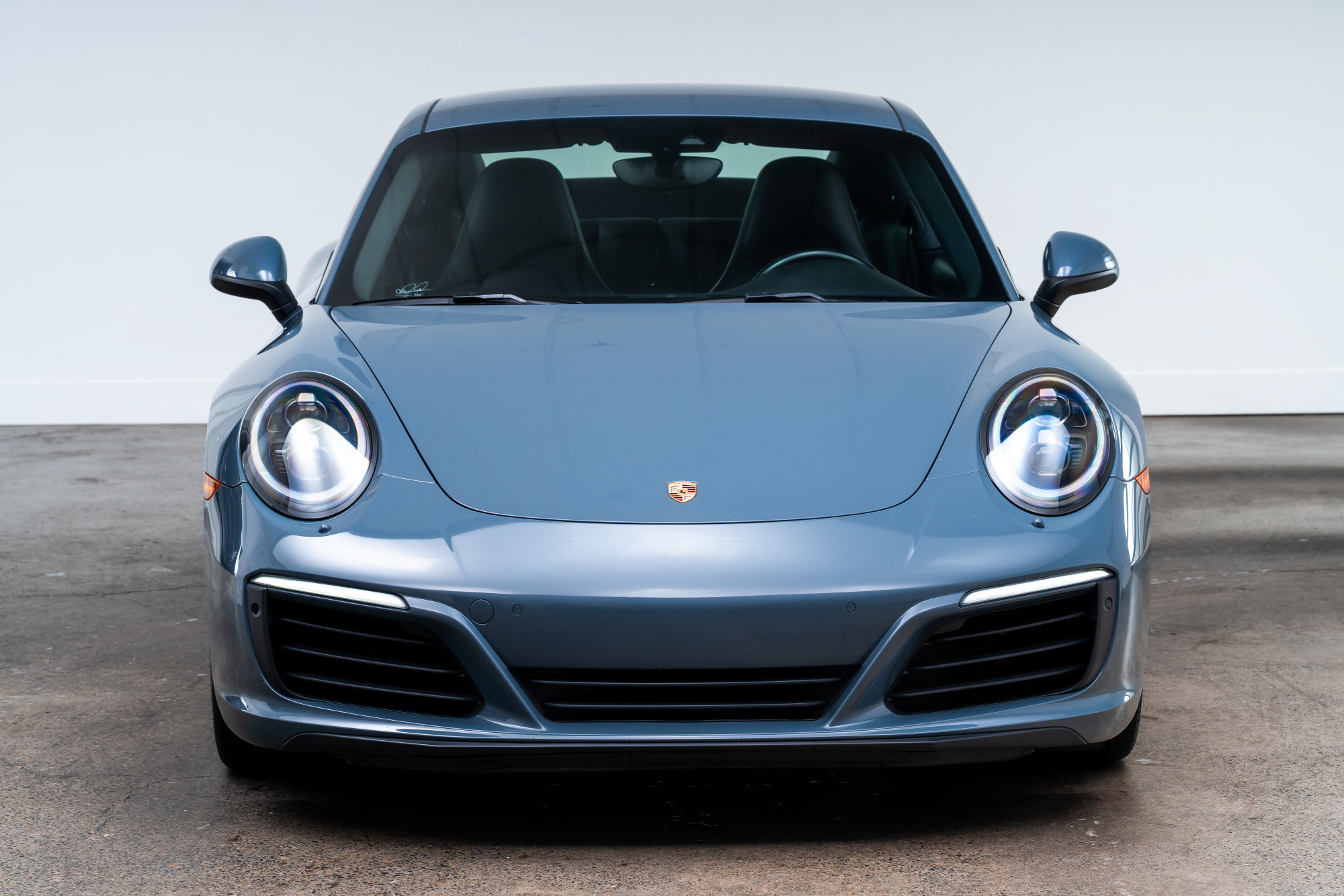 Used 2017 Porsche 911 Carrera RWD image 3