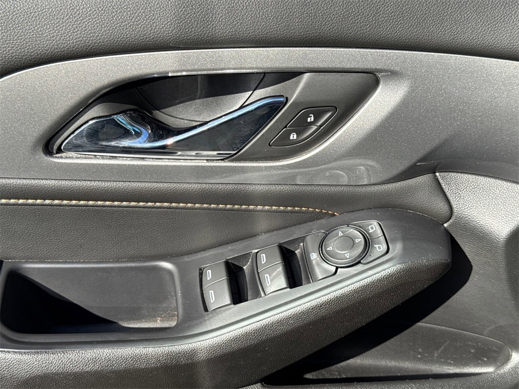 Used 2021 Chevrolet Traverse LS image 29